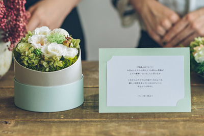 花 誕生日 素敵おまかせ 生花 即日発送 アレンジメント 送料無料 フラワー ギフト プレゼント 結婚祝い 婚約 還暦 電報 祝電 イベント お祝いギフト 開店祝い 開業 -ギフトフラワーla fleur - プレゼント＆ギフトのギフトモール