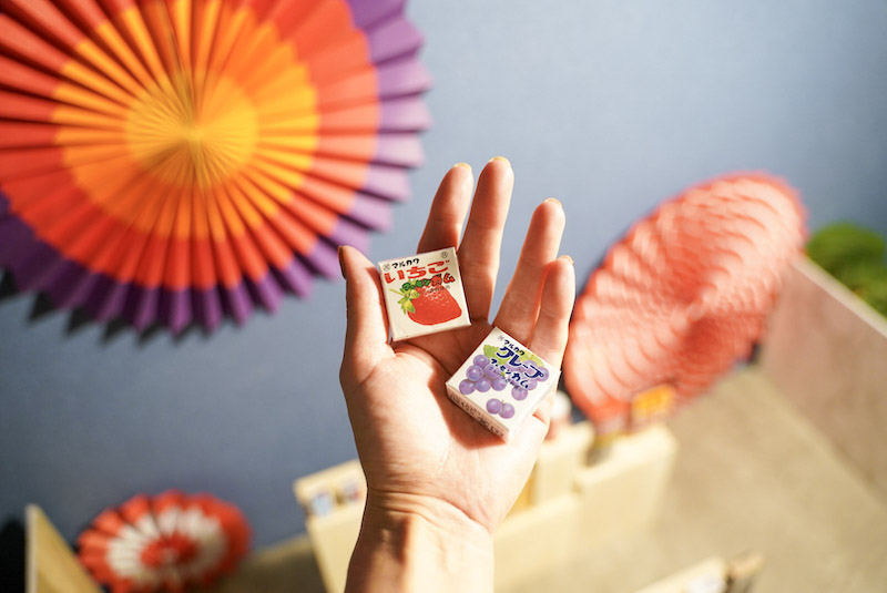 おうちで縁日 駄菓子の弓矢射的セット 駄菓子３０個詰め合わせと弓矢のセット有限会社太郎と花子