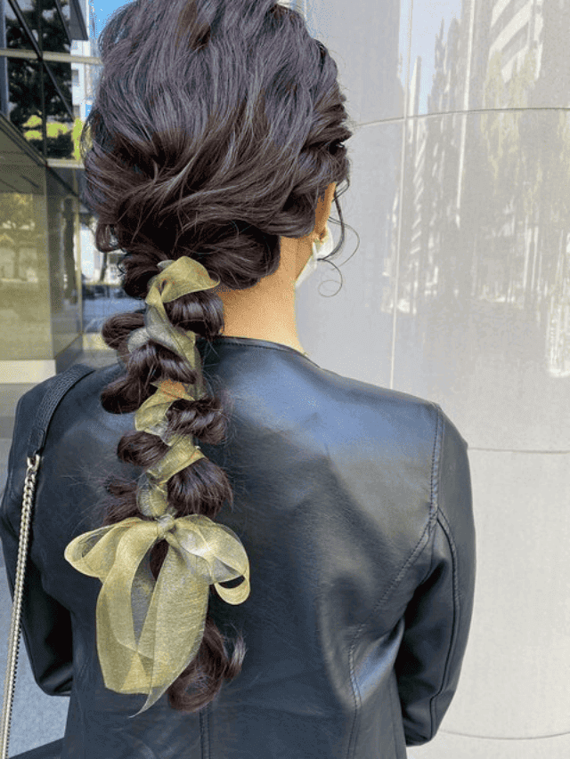 アップヘア✨ ⁡ 少しサイド寄りのシニヨンアレンジ💫 ⁡ ⁡ キレイめな雰囲気の中に 編み込みを入れて可愛らしさを🪄✩.*˚ ⁡ ⁡ ⁡アップヘアアップスタイル編み込みアレンジ編み込みヘア編み込みヘアアレンジボブアレンジボブヘアアレンジ단발머리올림머리