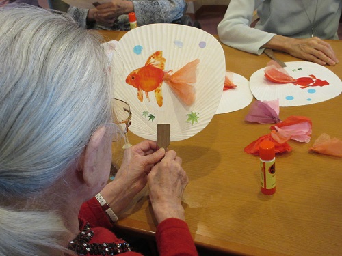 みんなのうちわ製作アイデア集〜夏や夏祭りで楽しめそうな製作遊び〜保育と遊びのプラットフォーム ほいくる