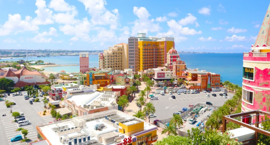 沖縄で 一年中 花火も楽しめるレストランがあるの ご存知ですか？😍 アメリカンビレッジから 徒歩圏内🚶‍♂️ 観光スポット北谷で毎週土曜日20時から 特等席でお食事をしながら 花火もお楽しみ頂けます🤭 ご予約をオススメします😊✨ 蒸気海鮮 CHATAN STEAMSEAFOOD