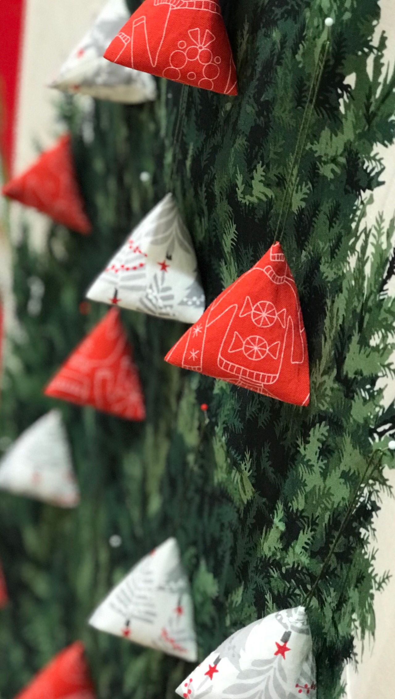 三角の布でできるクリスマスツリーの作り方 手順4その他その他 アトリエハンドメイドレシピ 作り方 と手作り情報サイト