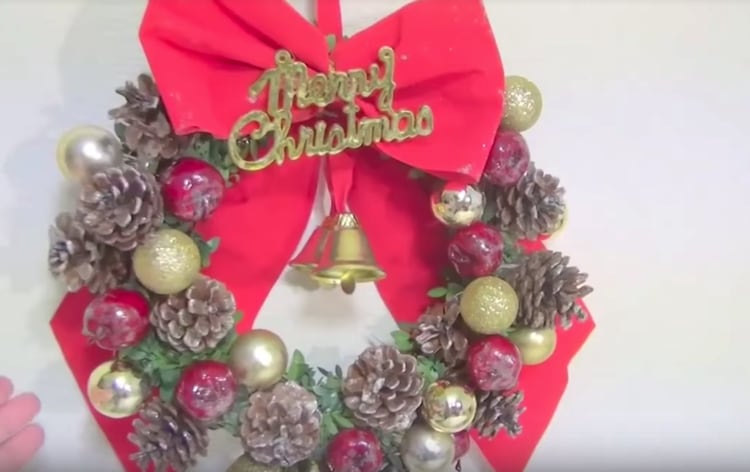 100均の材料でつくる松ぼっくりのクリスマスリース日々の暮らしと旅の空