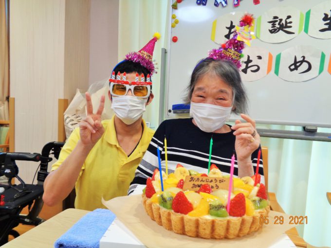 入居者100人に聞いた 時にはサプライズも。老人ホームでの誕生日会 - LIFULL 介護 ライフル介護