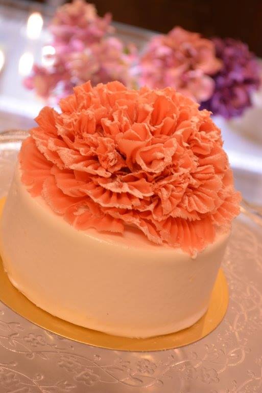 今日は母の日👩🏻‍🍼🌷💓‪ カーネーションケーキとモールフラワーとサラダのブーケを作ってプレゼントしたよ💐❤️ままは卯年だからうさぎも作った🐰⸝꙳* 弟もみんなお手紙書いてて感動して泣いたお姉ちゃんです🥹🤍💘笑ままいつも本当にありがとう🙏🏻✨️✨️ 大好き‬