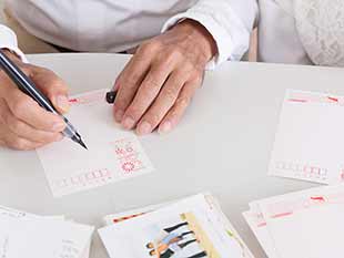 もらって嬉しい😊 気の利いた一言メッセージ✍💓「年賀状を書きたいけど、気の利いた一言が浮かばない 💭🤔」 なんてことはありませんか？年賀状を出すこの時期、元旦お届けに間に合わせるためにも、準備はなるべく早く進めたいですよね🏃‍♂️ 今回はそんな方向け