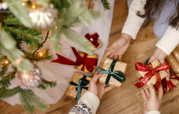 クリスマスパーティー - プレゼント交換の写真素材34519386- PIXTA