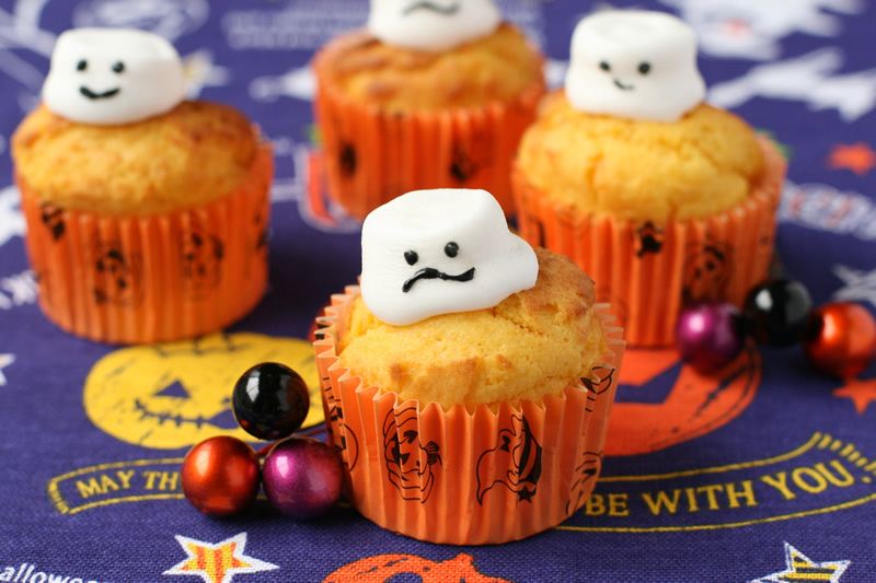 子どもと作るレシピ 今年のハロウィンはこれに決まり！想像力豊かに楽しもう！おばけがいっぱいの『さつま芋チップス』絵本ナビスタイル