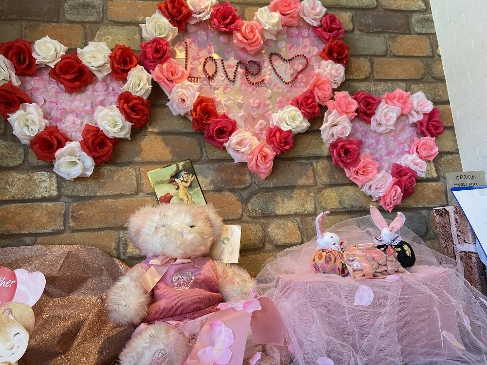 バレンタイン装飾💕, ハート・赤・ピンク、くまちゃんの組み合わせは最高に可愛い🩷,バレンタイン装飾とギフト受付中！,リトルフレーバーのバレンタイン,イオンモール銚子,バレンタイン装飾, ＊＊＊＊＊＊＊＊＊＊＊＊＊＊＊＊＊,ご依頼やご相談、興味のある方はお気軽にDMやLINEでご連絡くださいね✨, ↓リンクツリーSNSのリンクをまとめてあります！Followme♪ ,