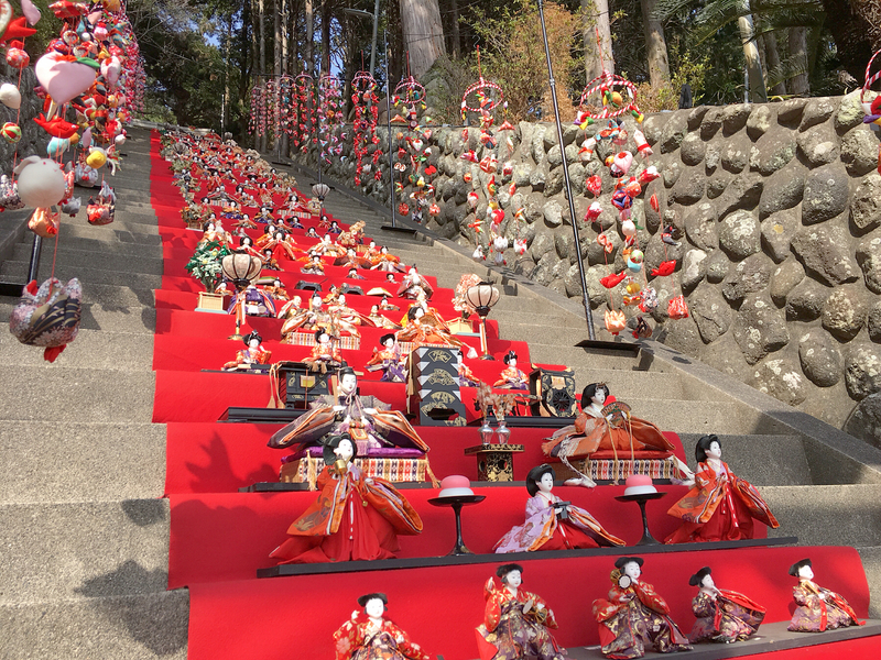 ひな祭り ひな人形の三人官女の並べ方は？役割や持ち物についてもこども写真館スタジオアリス写真スタジオ・フォトスタジオ