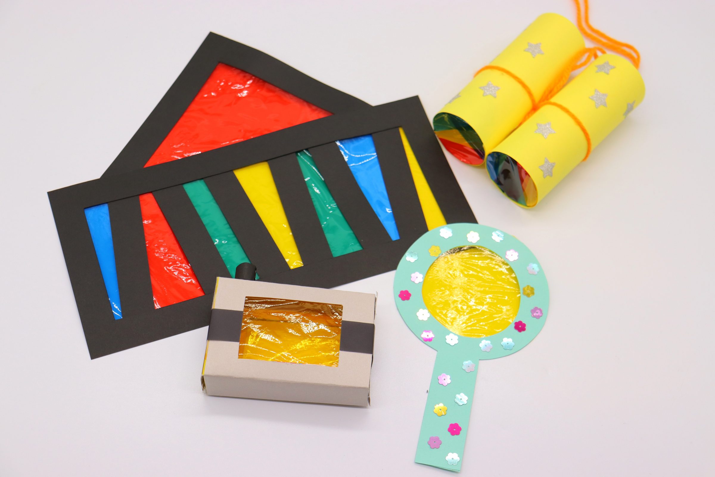 保育に使える！セロハンを使った製作アイデアを紹介します！ 製作・花火・簡単・おしゃれ・工作・ステンドグラス・プラスチック・化学・素材・折り紙保育士くらぶ