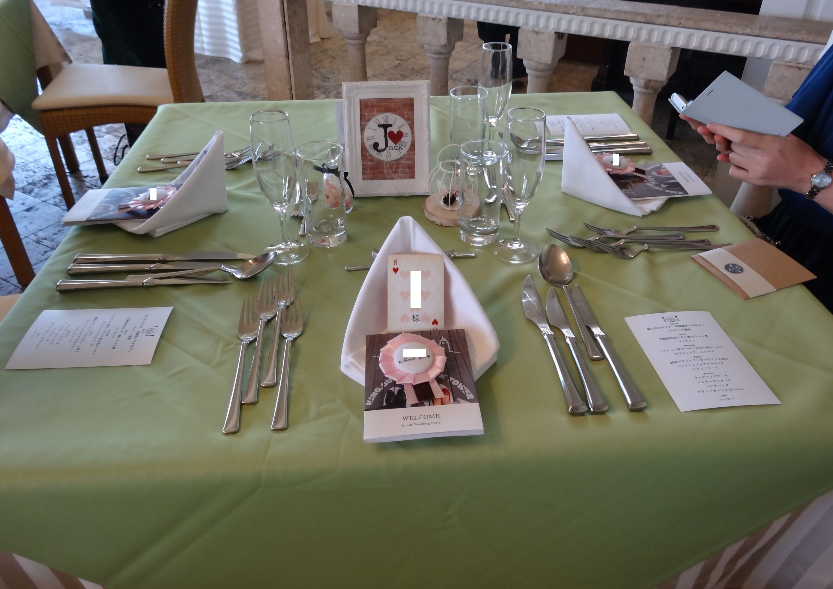 結婚式の『装花』の相場と、装花なしでもOK！節約アイディア花嫁ノート