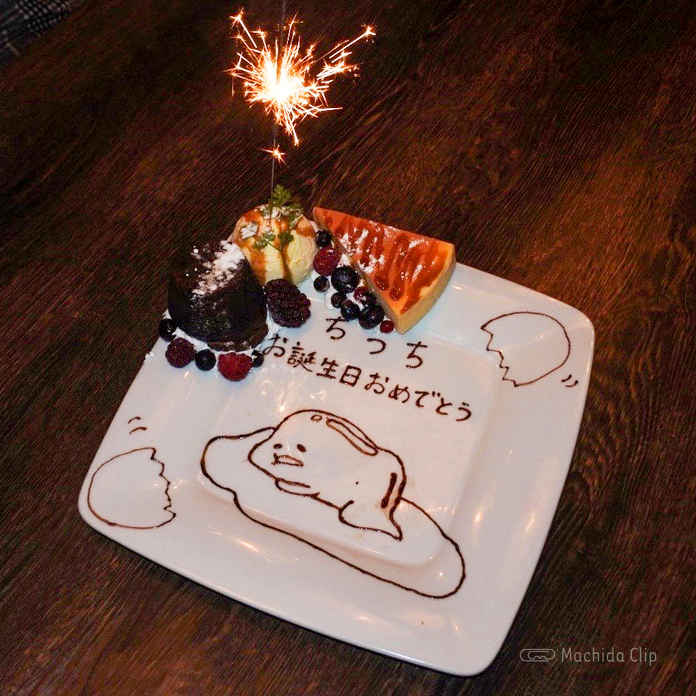 新築祝い・誕生日おめでとう」プレートのショートケーキの写真素材116595416- PIXTA