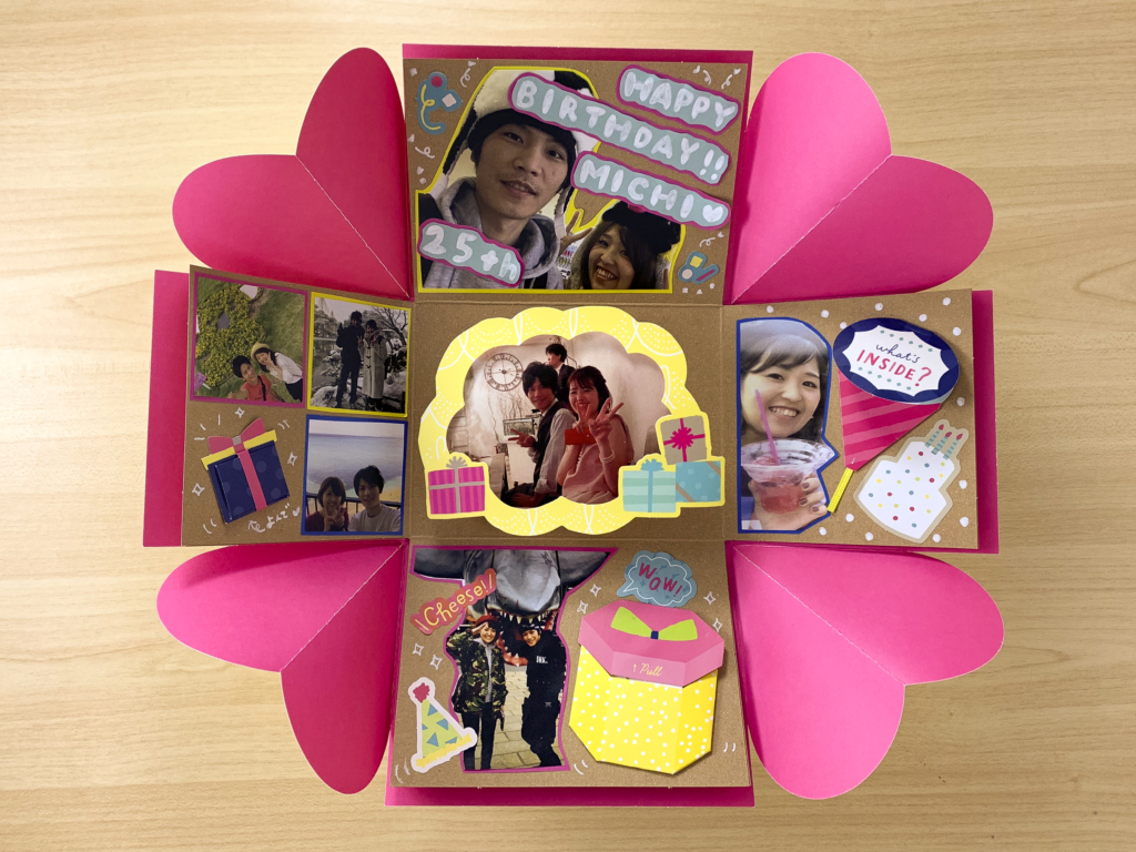 プレゼントがいっぱいの誕生日アルバム 手作りアルバムアルバムキッチン