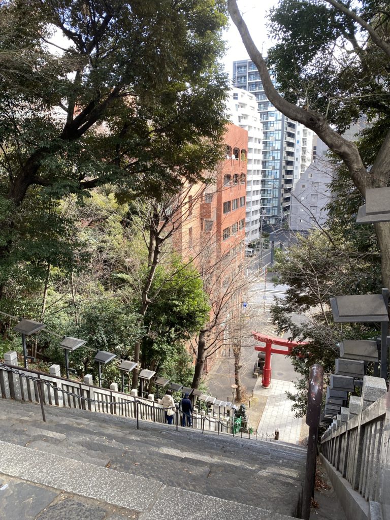 愛宕神社の「出世の石段」で仕事運アップ？ 東京駅からすぐの出世運・ご利益パワースポット高速バス・夜行バス・バスツアーの旅行・観光メディアバスとりっぷ