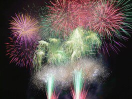 7月24日 金・祝 20時に、全国約120カ所で一斉に「はじまりの花火」が上がるよ！ 福井県内は９カ所でサプライズ花火が見られるって。 ちょいネタ福井の旬な街ネタ&情報ポータル 読みもの ふーぽ