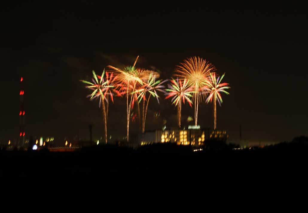 我が家からこんな感じで夏気分～！🎇2024年6月26日 京都淀競馬場京都芸術花火 - いげのやま美化クラブ