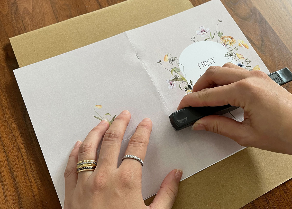 両家顔合わせを成功に導く！「しおり」ってどんなもの？内容・文例・かんたん作り方までご紹介結婚ラジオ結婚スタイルマガジン