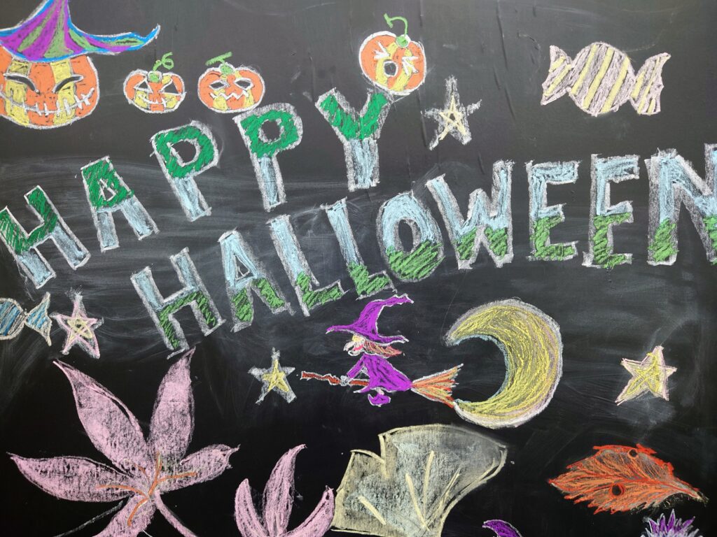 デザイン看板A4 ハロウィンかぼちゃpn飾り☆インテリア絵ブリキ看板グッズ Chalkboards, window art, handmadepop」おしゃれまとめの人気アイデアPinterestFabiola Viñas黒板アート, 黒板のデザイン, よせがき デザイン