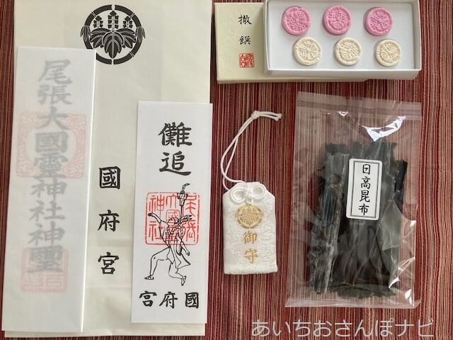 御札 神宮大麻・氏神神社など 「天照皇大神宮」を中心に、8つの神社のお札を一堂に並べました