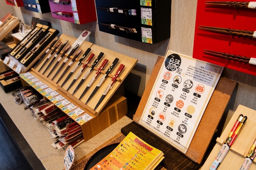 総合グランプリ決定！物販店舗全4,992店舗の中で最高のサービスを実現した店舗はここだ！ 手作り箸工房 遊膳 川崎大師店