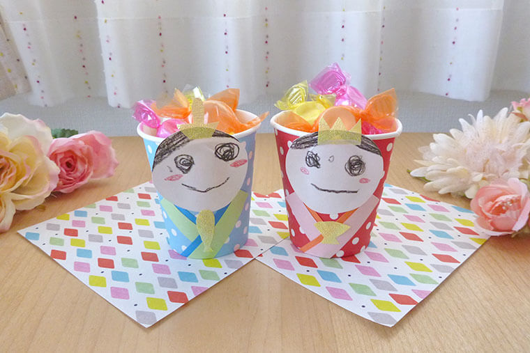 makyひな祭りの製作🌸 お花紙と紙コップでひな人形を作りました。「おはながみを紙 コップにやさしくのせてね」と言ってもビリッと破くよね😅上から半分に切った紙コップを被せて顔を貼り付けて完成🎎目と口がわかって描ける子が増えてきました😊Instagram