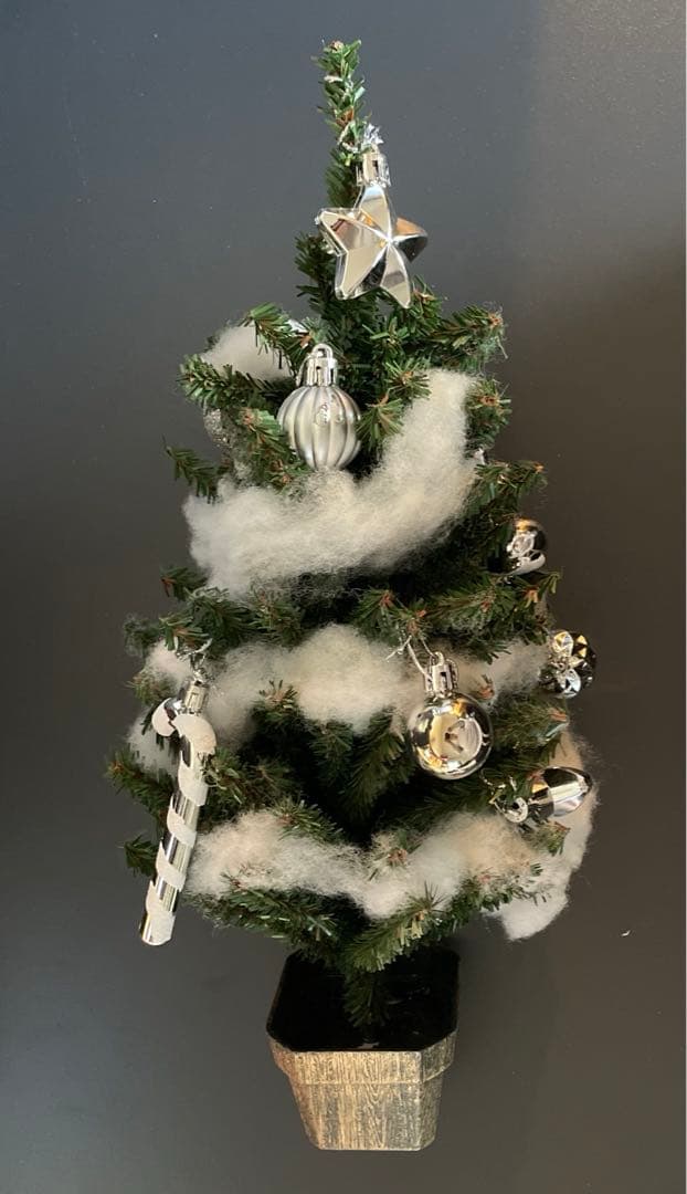 ≪楽しい≫クリスマスツリー 卓上 北欧風 白 45cm クリスマスツリー おしゃれ ミニクリスマスツリー 雪化粧した木 ホワイト ミニツリー 小さめLEDライト付 クリスマス 飾り オーナメント 高級感 星 の通販価格比較のビカム