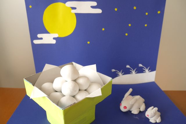 無料テンプレート お月見団子と三方の簡単な作り方！由来や、一緒に飾る可愛いイラストポスターもARCH DAYS