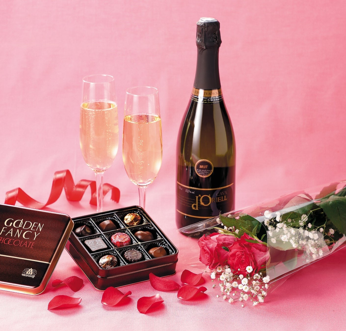 ハッピーバレンタインデーの文字のロゴセットのベクターイラスト。ヒップスターの紋章、ラベル、ハート、葉、バーストのテキストエレメントデザイン。バナー、グリーティングカード、ギフト、ポスターに使用」のベクター画像素材 ロイヤリティフリー542310694