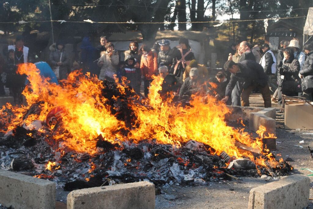 高浜西地区のどんど焼き 群馬県高崎市高浜町 - 日本すきま漫遊記