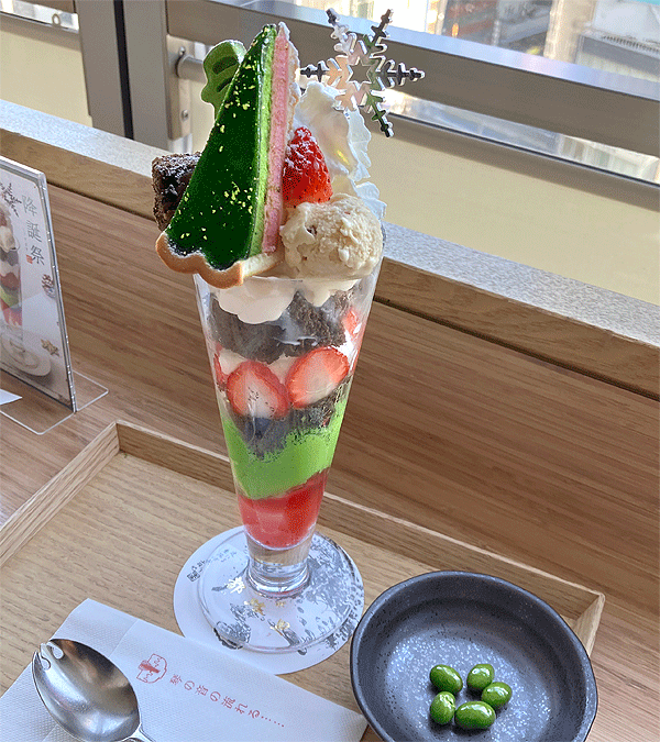 クリスマス本番。タカノフルーツパーラーの期間限定「クリスマスパフェ」の登場です。株式会社タカノフルーツパーラーのプレスリリース