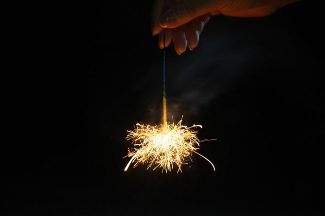 大人向け。国産にこだわった「高級線香花火」が美しすぎる - 価格.comマガジン