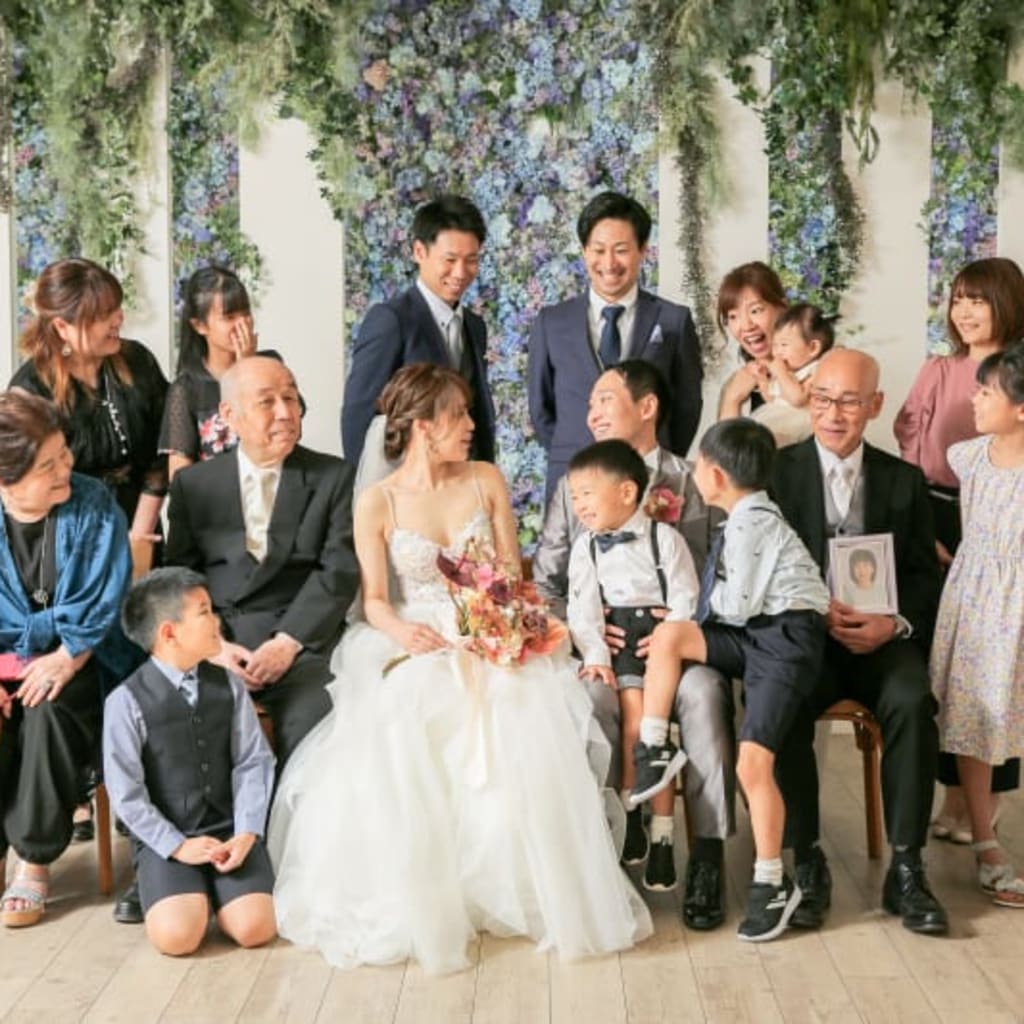 秋ならでの結婚式アイデア装花・ドレス・演出を紹介omotte magazine from ANNIVERSAIRE記念日にまつわるマガジン