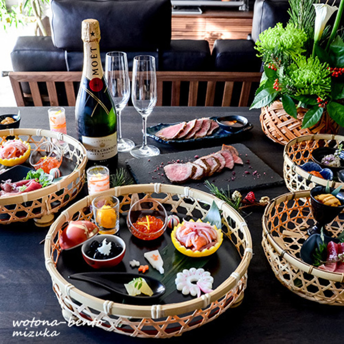 自宅で楽しむコラム「FLOWER STORY 」家族で祝うお正月の食卓フラワーギフト通販花・花束を贈るフラワーギフト通販の 日比谷花壇 公式