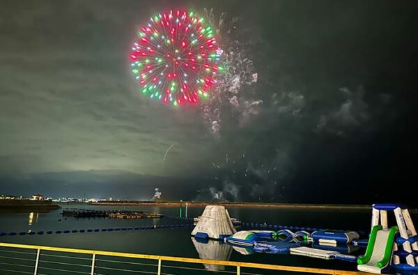 沖縄・アメリカンビレッジ BRUALで花火が見える絶景ディナー！予約のコツとおすすめ席を体験レポ - 車なし女子の全国おでかけ記録