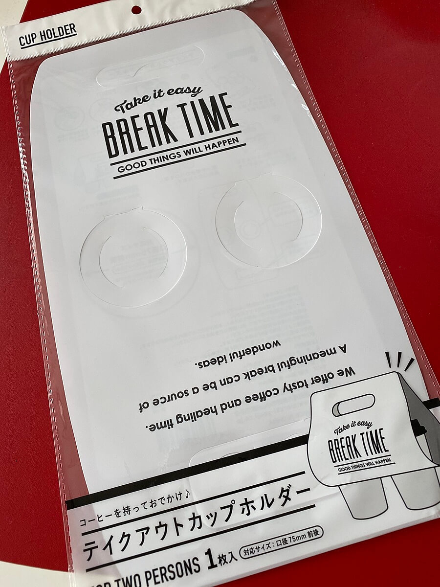 秋ピクニック〜🧺🍂♡ お弁当作って、セリアとスリコで色々揃えた♡ レジャーシートの上にIKEAの白い布ひいたらとってもかわいくなった！寝転べる大きさ🤝🏻 きららちゃんとあかりちゃんのお洋服かわいいくて ピクニック映えした☺️♡ZOZOTOWNでGETできますよ💖秋