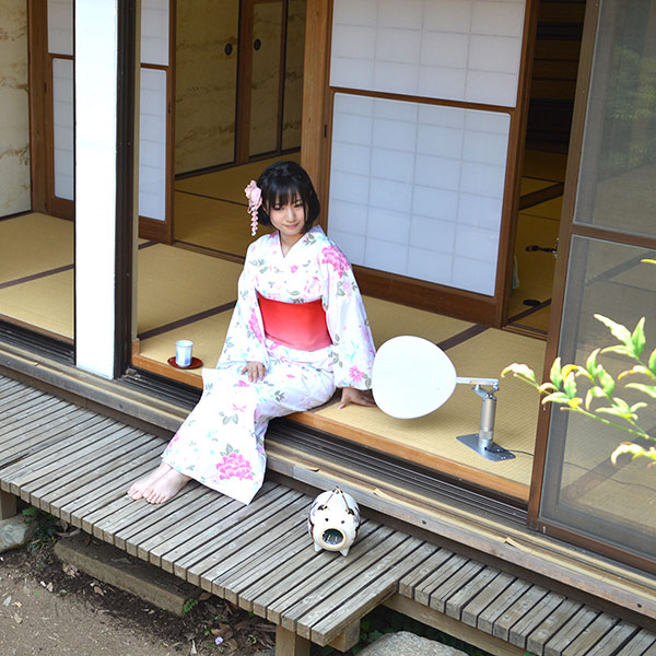 うちわで扇ぐ人イラストマン人物フリーイラスト素材集