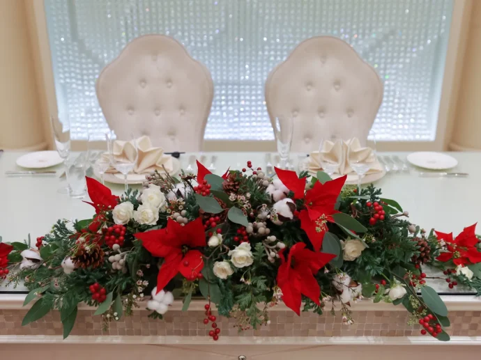 クリスマスウェディングのアイデア10選！結婚式の装飾や演出の参考に 今週のスタスナ omotte magazine fromANNIVERSAIRE記念日にまつわるマガジン