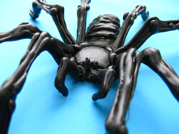 立体的なクモの作り方 画用紙だけで簡単に作れる