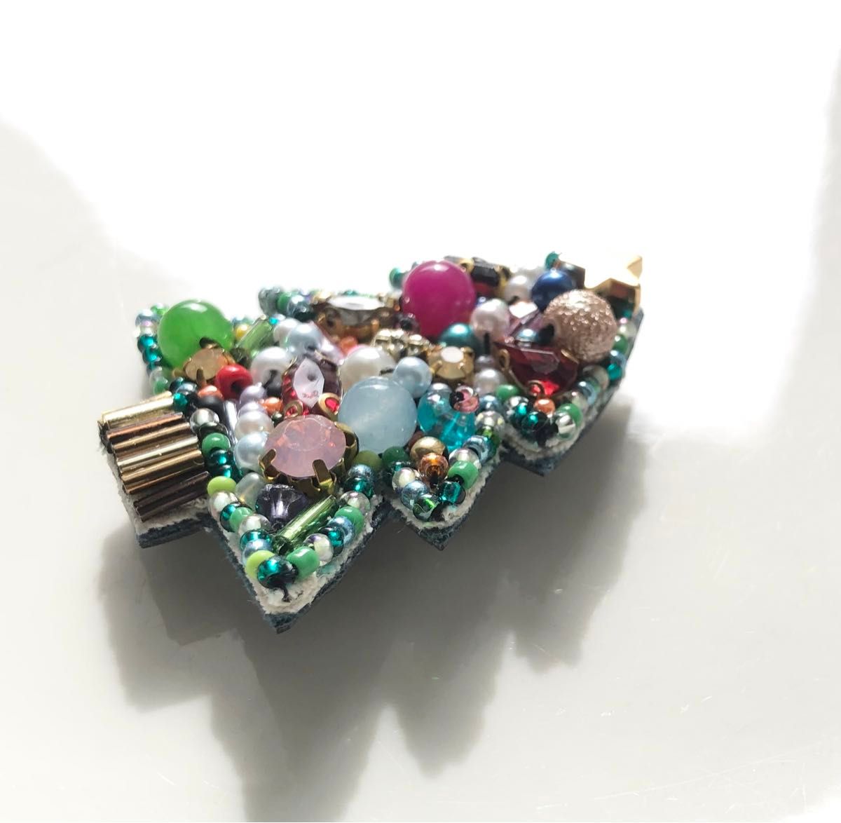 Christmas クリスマスツリーブローチビーズ刺繍ハンドメイド煌めきキラキラ