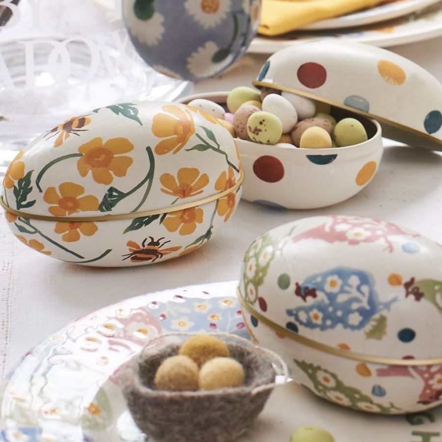 🌸🐣Happy Easter🐣🌸 今年のイースターは、ちょっとユニークに🎨 生成AIでつくったオリジナルのイースターエッグデザインをお披露目します✨伝統的なモチーフに、ちょっぴり未来のエッセンスをプラス。 どのデザインが好きですか？💭 ぜひコメントで教えてくださいね