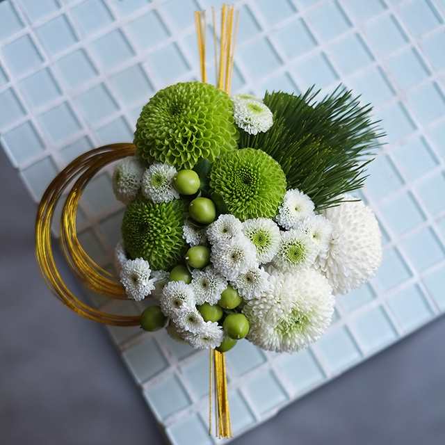 楽天市場 楽天１位 正月飾り 正月 花 アレンジメント ５種 お正月 アレンジ 花由 生花 お正月飾り 玄関 玄関飾り 花飾り モダン おしゃれ 正月花生け花 お歳暮 お年賀 ギフト 迎春 フラワーアレンジメント プレゼント 自宅用 会社 送料無料 2025 : フラワーマーケット花由