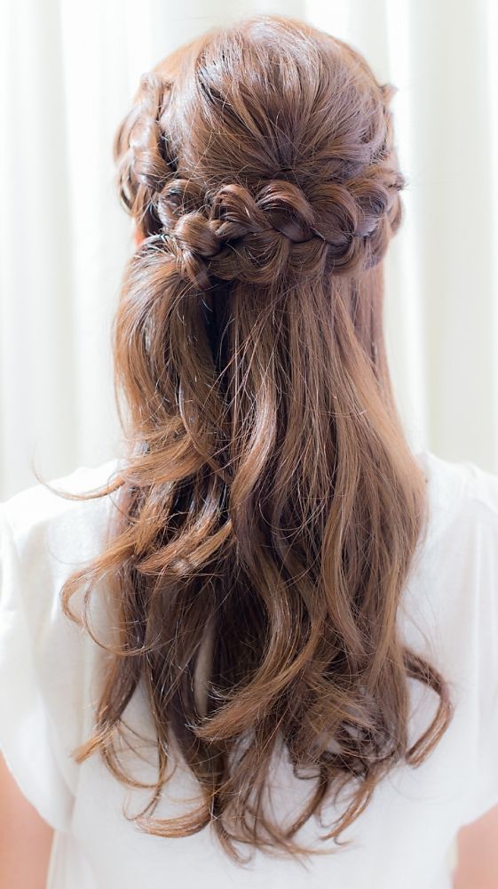 結婚式ヘアはハーフアップで♡自分でもできるヘアアレンジもあり♪ - Peachy ピーチィ- ライブドアニュース