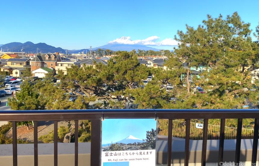 三保の松原で日の出を見てきたので、富士山が奇麗に見える時期や周辺の様子を綴ります。くまログ