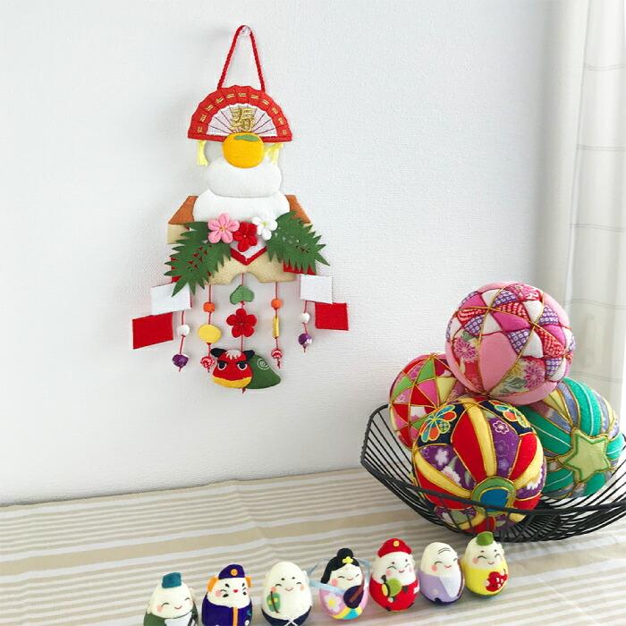 2016.2.11 つるし飾り全部7.5㎝の折り紙で折っていますリースもいいけど、つるし飾りも楽しい! Ornaments hanging forHinamatsurigirl's festival折り紙 origamiひな祭り 吊るし飾り 華やか 7連 紅白くす玉お花??ひな祭り正月飾り