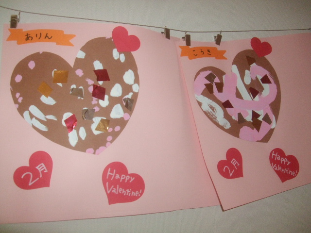 2月の簡単製作 画用紙でできるハートのチョコ❤️🍫保育製作保育士保育の引き出し保育士のたまご保育士あるある子供と一緒に画用紙バレンタインバレンタイン製作