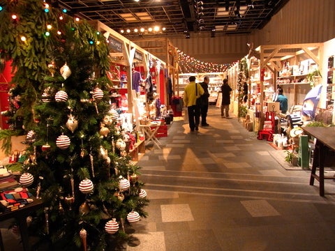 Fredelig by Fine Gear Co.11月27日より表参道のHyvaa Matkaa!さまにてクリスマスマーケットが開催中！とっても可愛い店内に沢山のクリスマス雑貨が並んでいて、とってもわくわくする空間です😊🎶Instagram