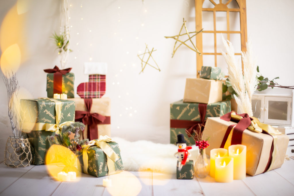 クリスマスブース完成いたしました🎄❤️ 真ん中にいきたくないお子様でもどこでとってもかわいく、お友達同士の利用もしやすすいブースとなっております⭐️｡.｡:+* ﾟ ゜ﾟ +:｡.｡:+ ﾟ ゜ﾟ +:｡.｡.｡:+ ﾟ ゜ﾟ *+ 🎍プラン🎄 ＜セルフ撮影20分コース＞ 2,200円▪️衣装 1着