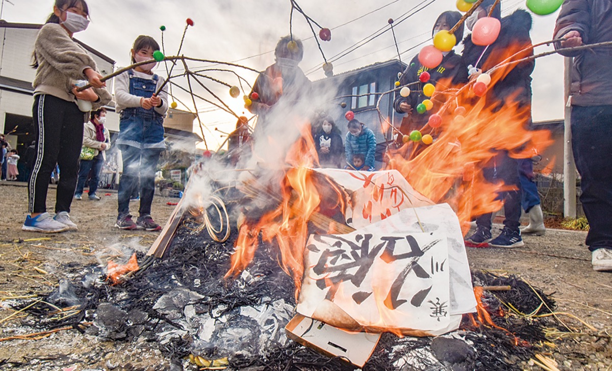 どんど焼き」ってどんな行事？ 参加できない場合の正月飾りの処分法も解説HugKum はぐくむ