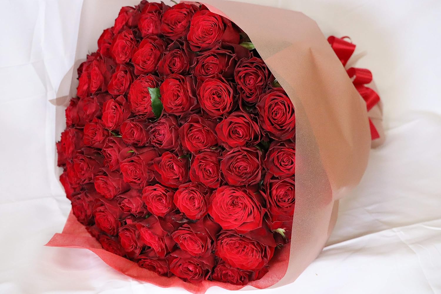 バラ 花束 20本 3980円 100本まで追加1本170円 本数指定 選べる4色 赤バラ ピンク 黄色 白バラ 母の日 誕生日 記念日 お祝い結婚記念日 送別会 30本 40本 還暦 60本 プレゼント サプライズ かすみ草追加 -グリーンロード - プレゼント＆ギフトのギフトモール